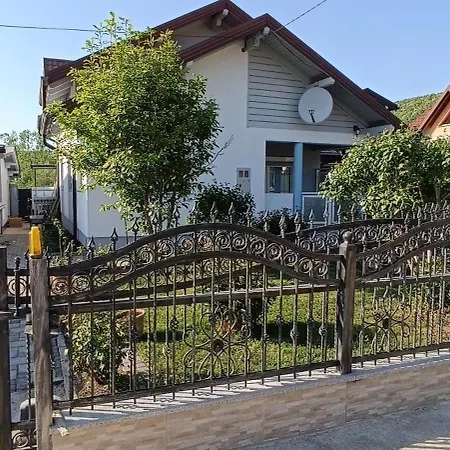 بيت للعطل Kuca Hana بيهاتش